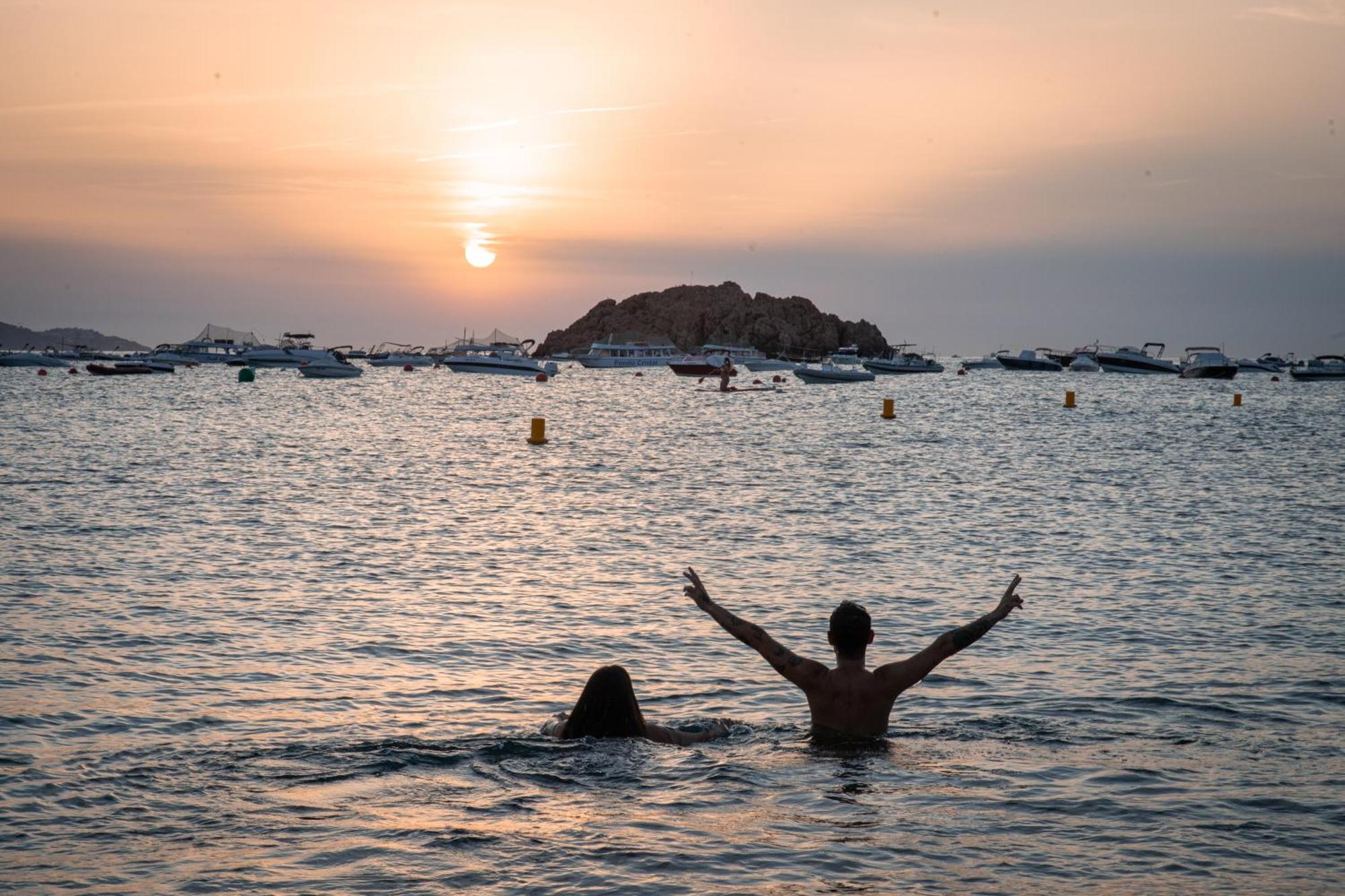 Mana Mana Youth Hostel トッサ・デ・マール エクステリア 写真